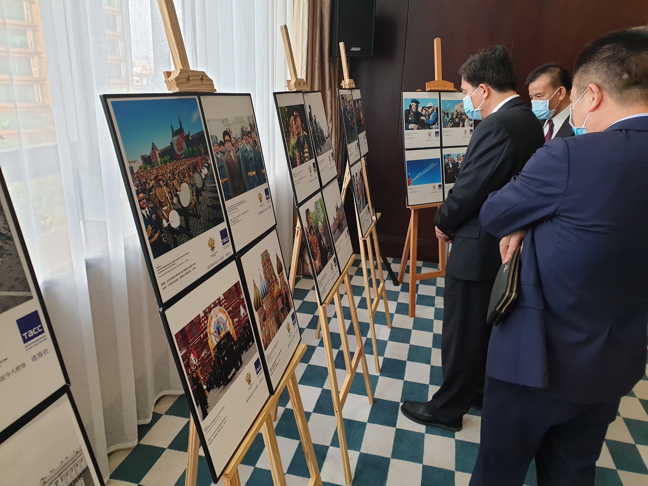 Генконсульство России в Гуанчжоу провело торжественное мероприятие, приуроченное 75-й годовщине Победы