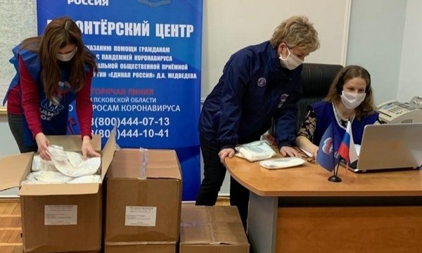 Медикам из Пскова передали 100 тыс. медицинских масок