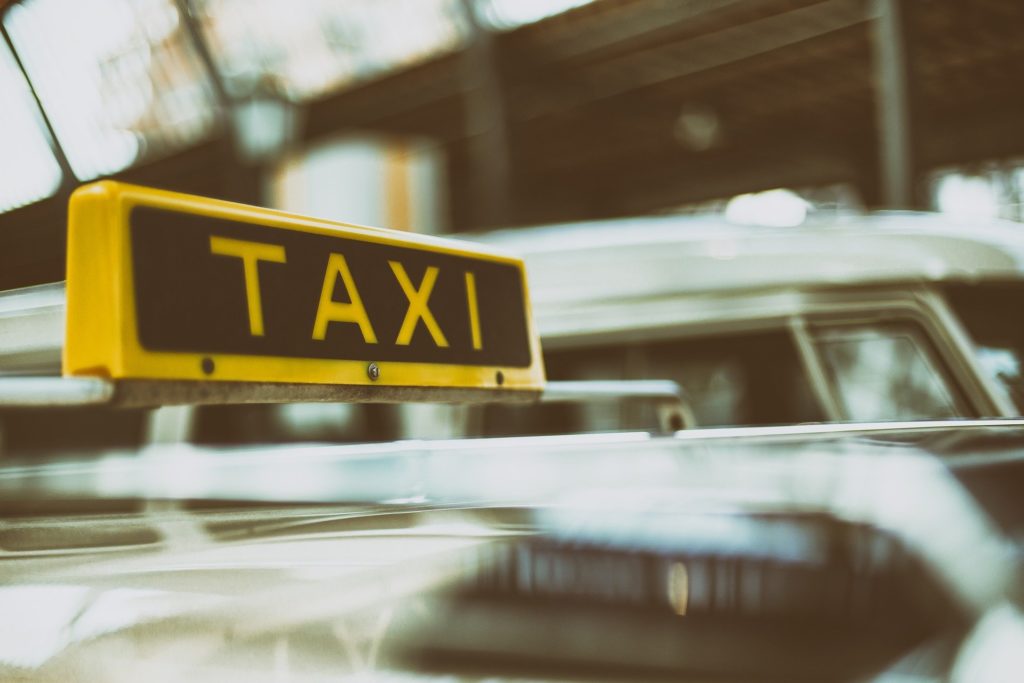 Правительство Москвы планирует допустить премиальные такси в период режима изоляции
