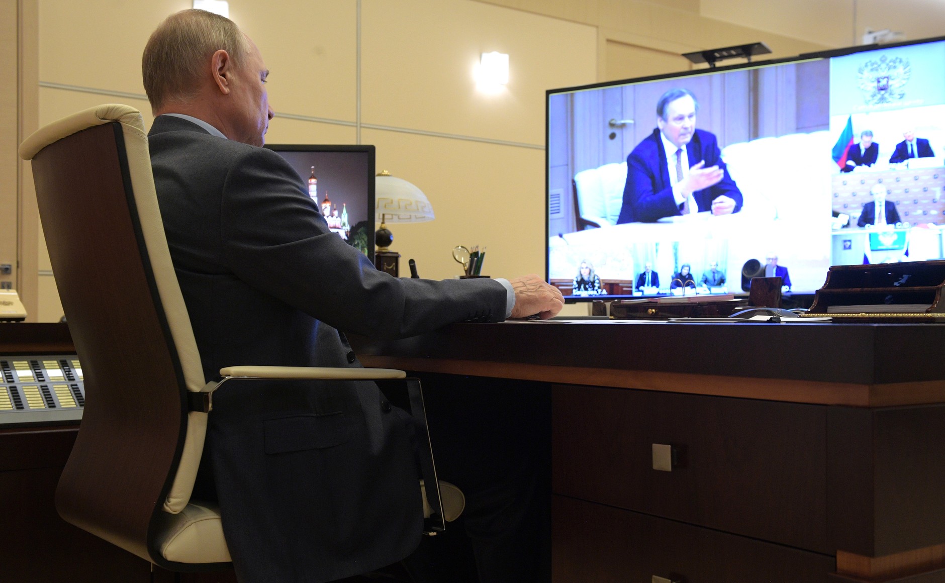 Президент РФ провёл совещание об эпидемиологической ситуации