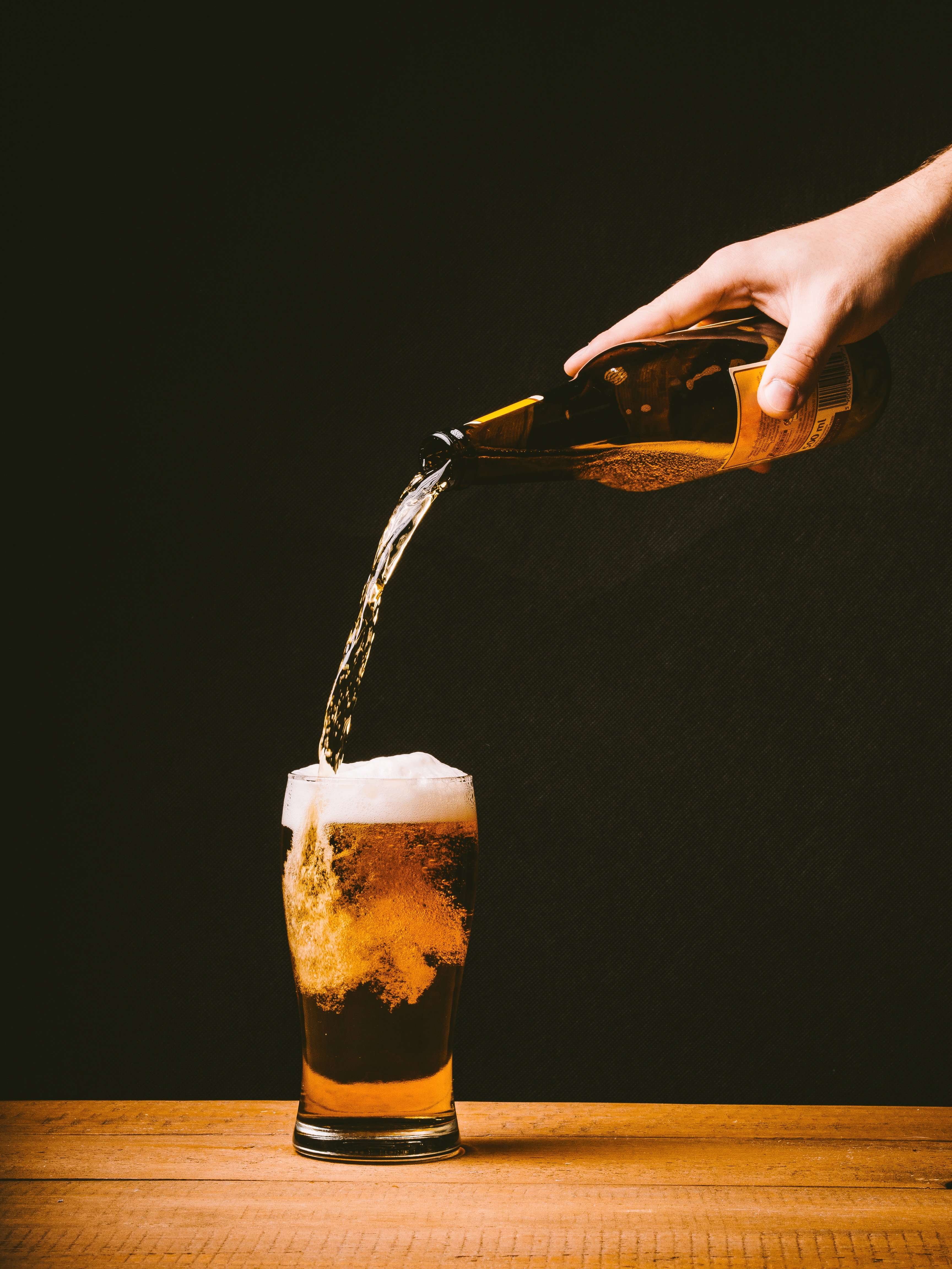 Псковские власти запретили продажу разливного пива в «наливайках» на фоне COVID-19