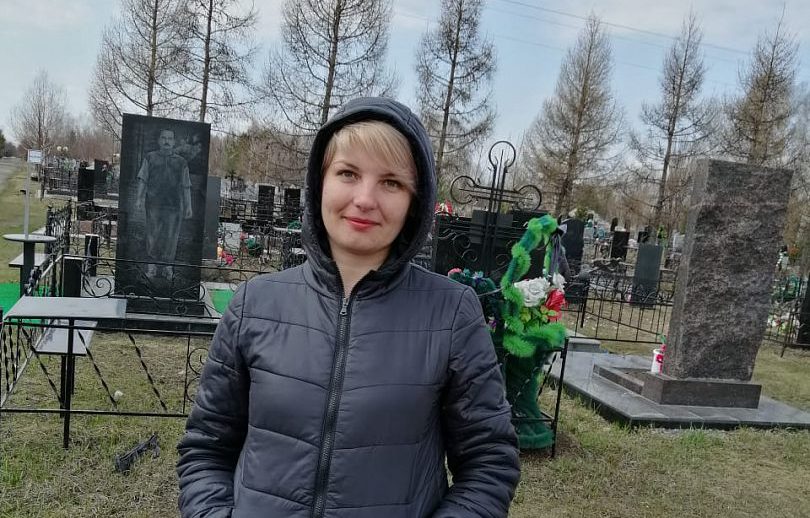 Студенты АлтГУ в рамках акции «Дорога к обелиску» привели в порядок могилы ветеранов Великой Отечественной Войны