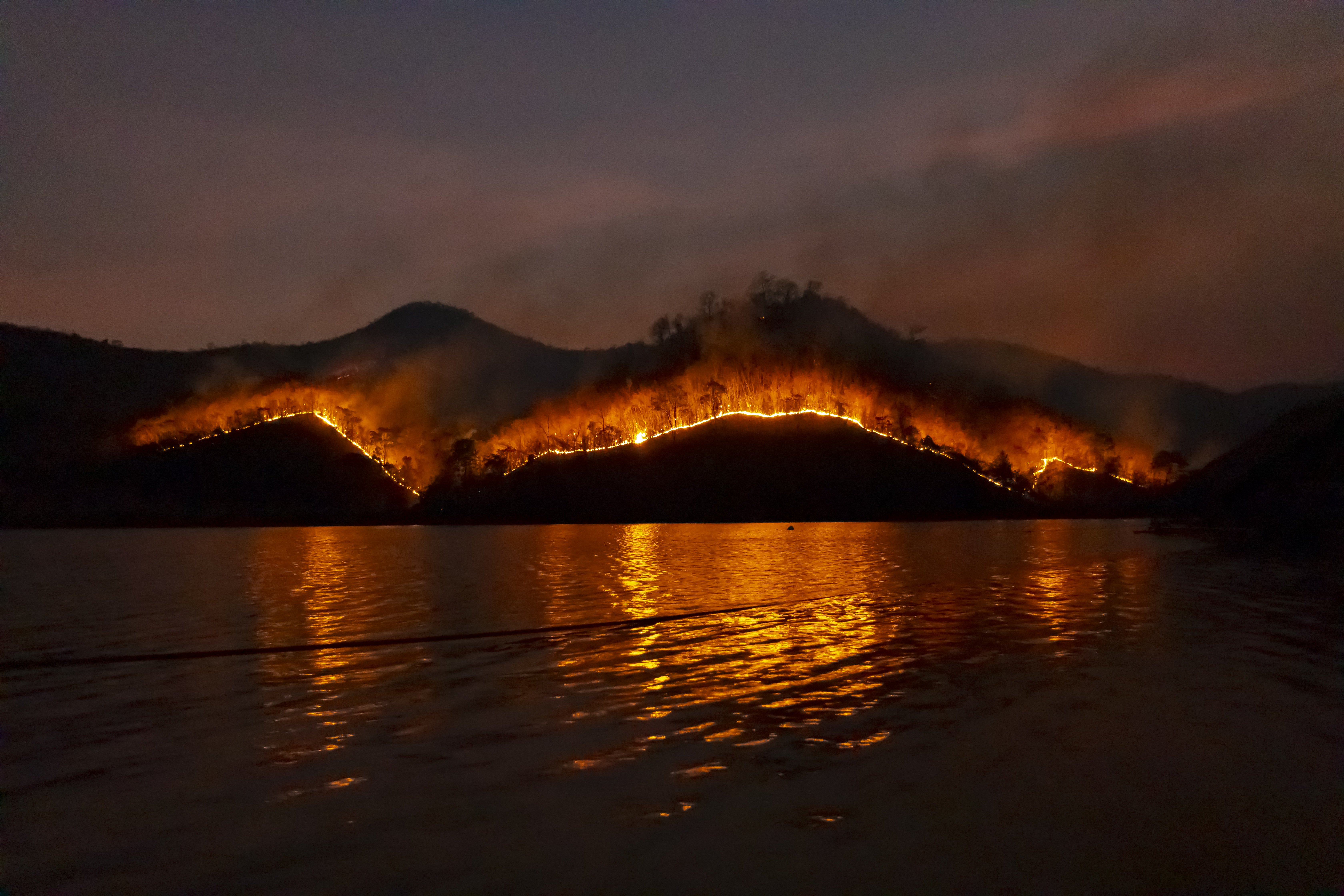 В Ленобласти авиация отработала учения по тушению лесных пожаров