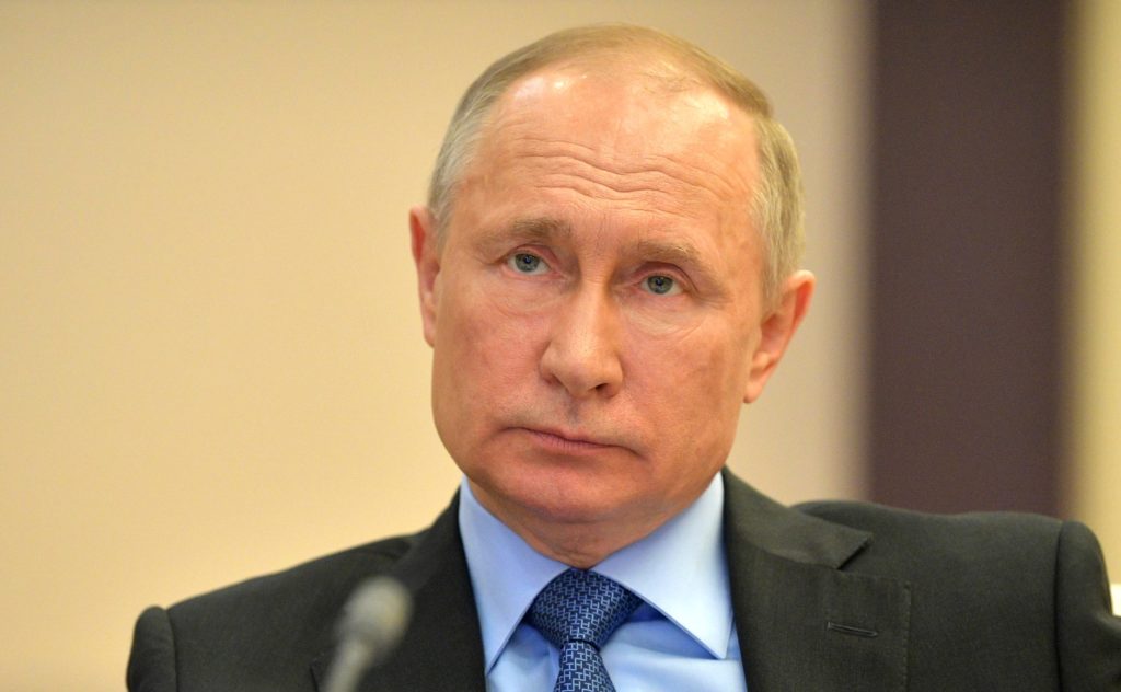 Владимир Путин обязал дать право детям-сиротам на повторное профобучение