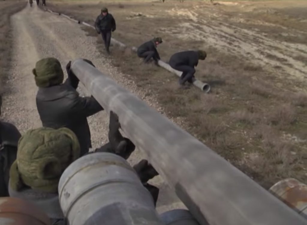 На нефтепроводе в Саратовской области произошел прорыв