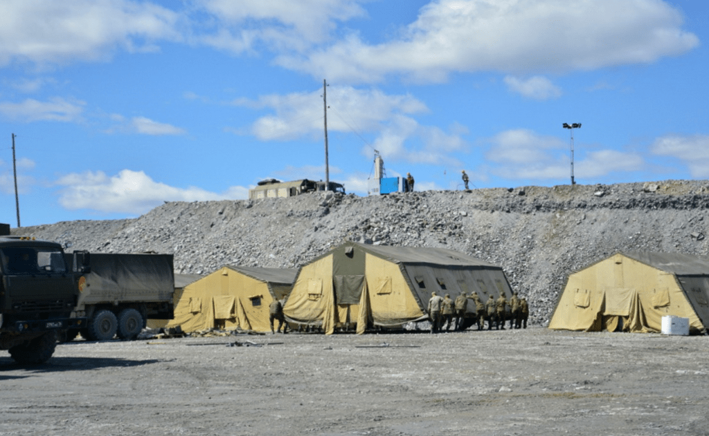 Военные ЗВО развернули мобильный госпиталь в Ботлихе