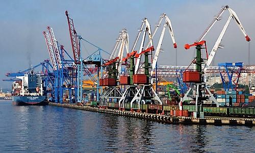 В морских портах России объем перевалки грузов с начала года вырос на 3,7%