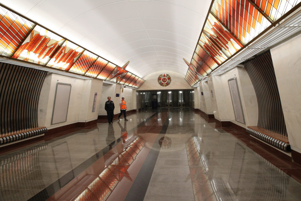 Метрополитен Санкт-Петербурга приступил к установке аппаратов по продаже масок