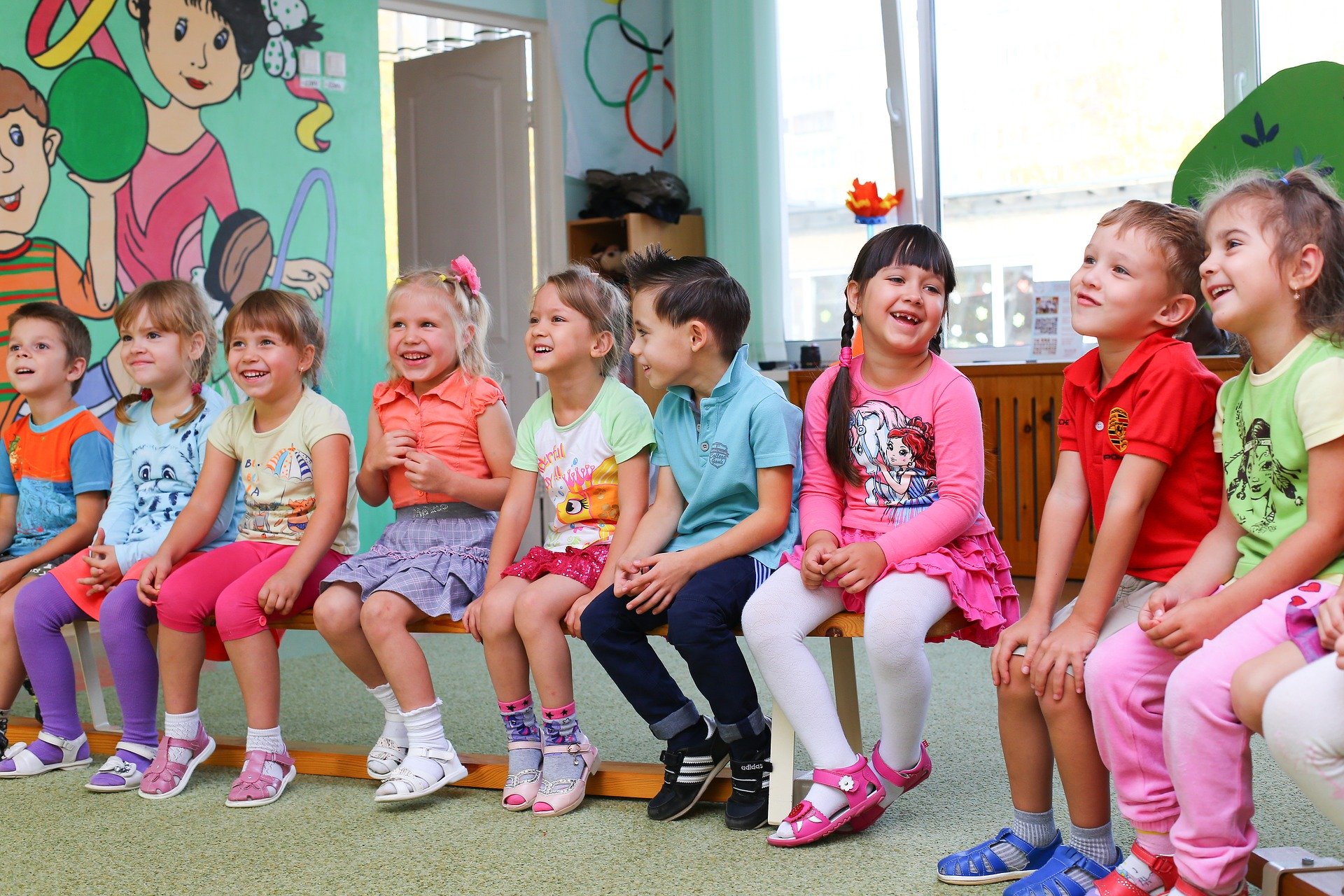 Семьи с детьми единоразово получат по 10 тыс. рублей на каждого ребенка