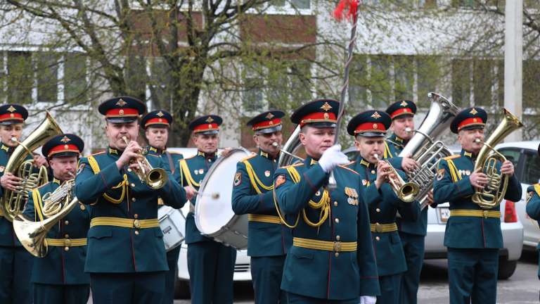 В Ленинградской области провели плац-парад для ветерана