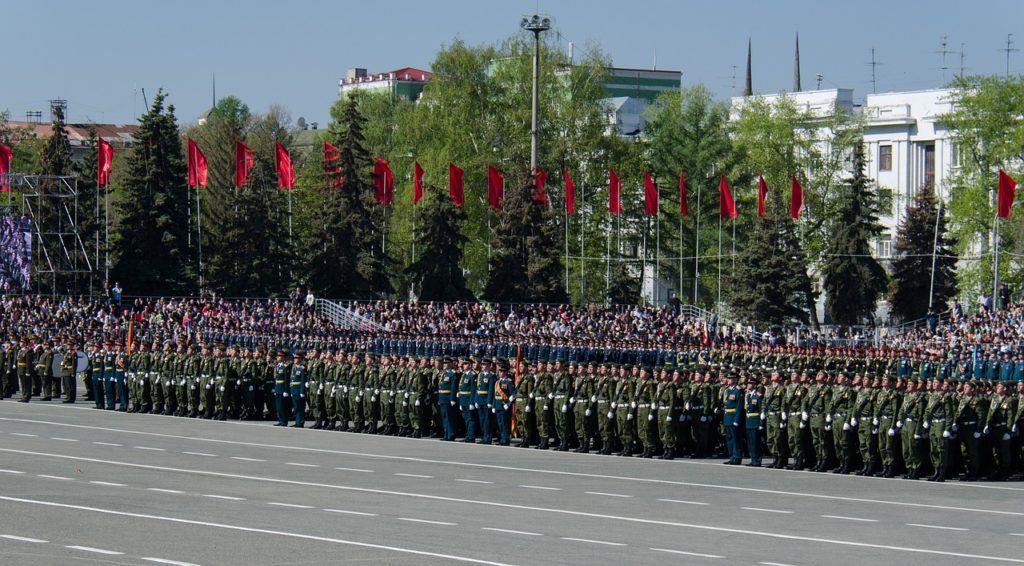 Около 1 тыс. точных копий Знамени Победы изготовили в ЦВО ко Дню Победы