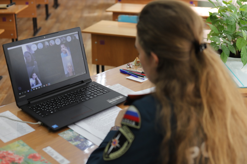 Для школьников Кузбасса сотрудники МЧС России проводят онлайн-уроки
