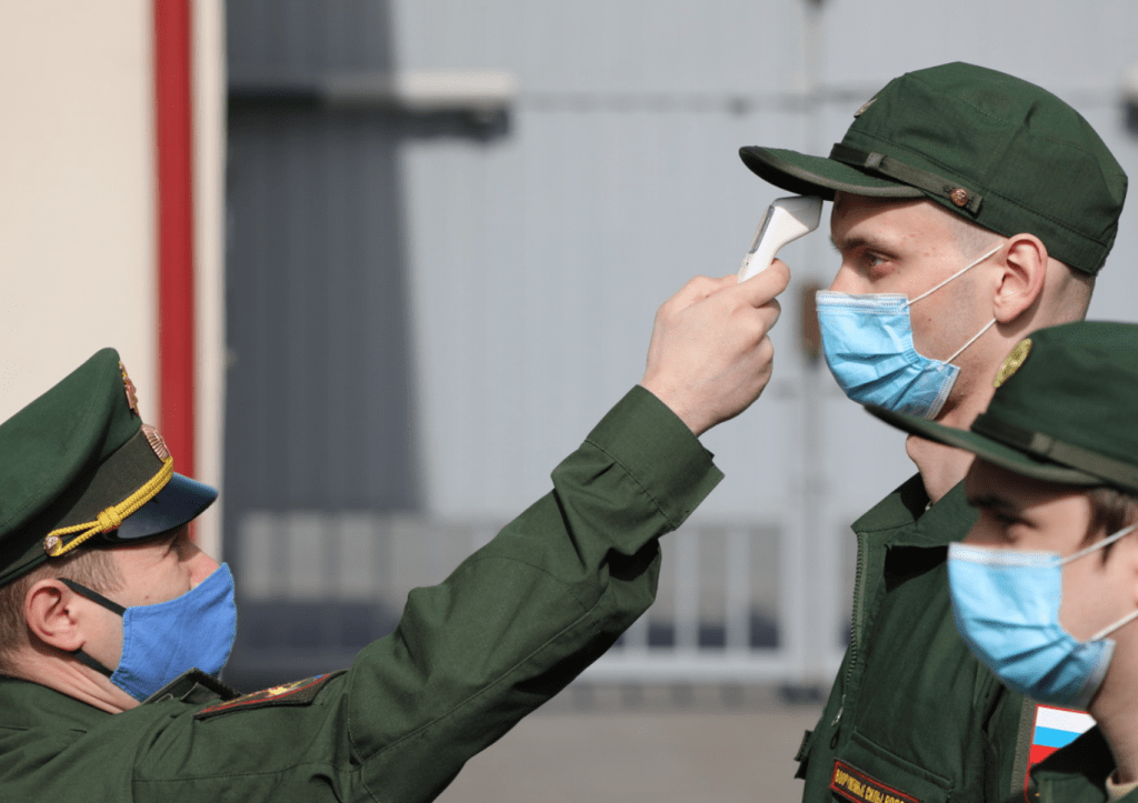 За сутки коронавирус побороли 78 российских военных