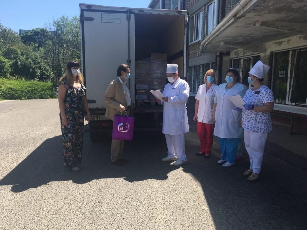 Курских медицинских работников поздравили кондитеры