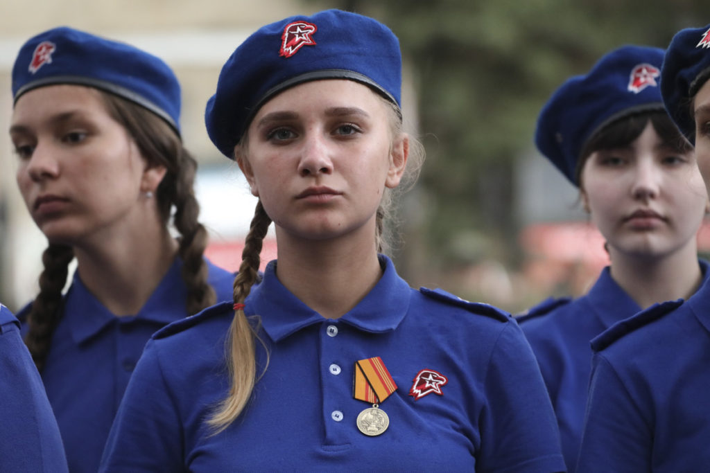 100 юнармейцев из Ставрополя удостоены знаков отличия от Минобороны РФ