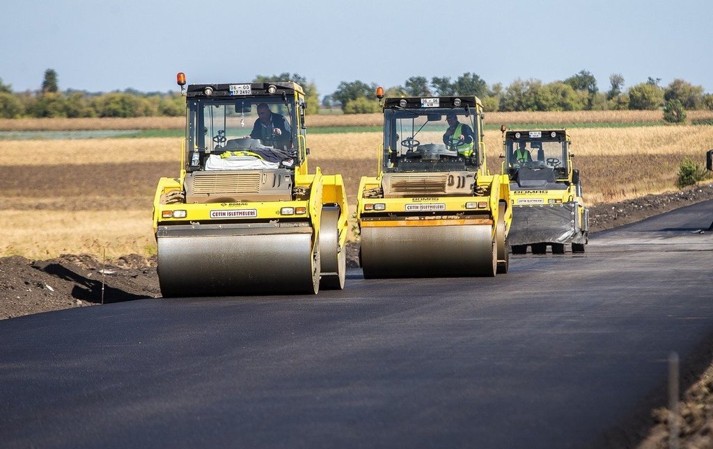 В Оренбургской области ведется строительство сельских дорог