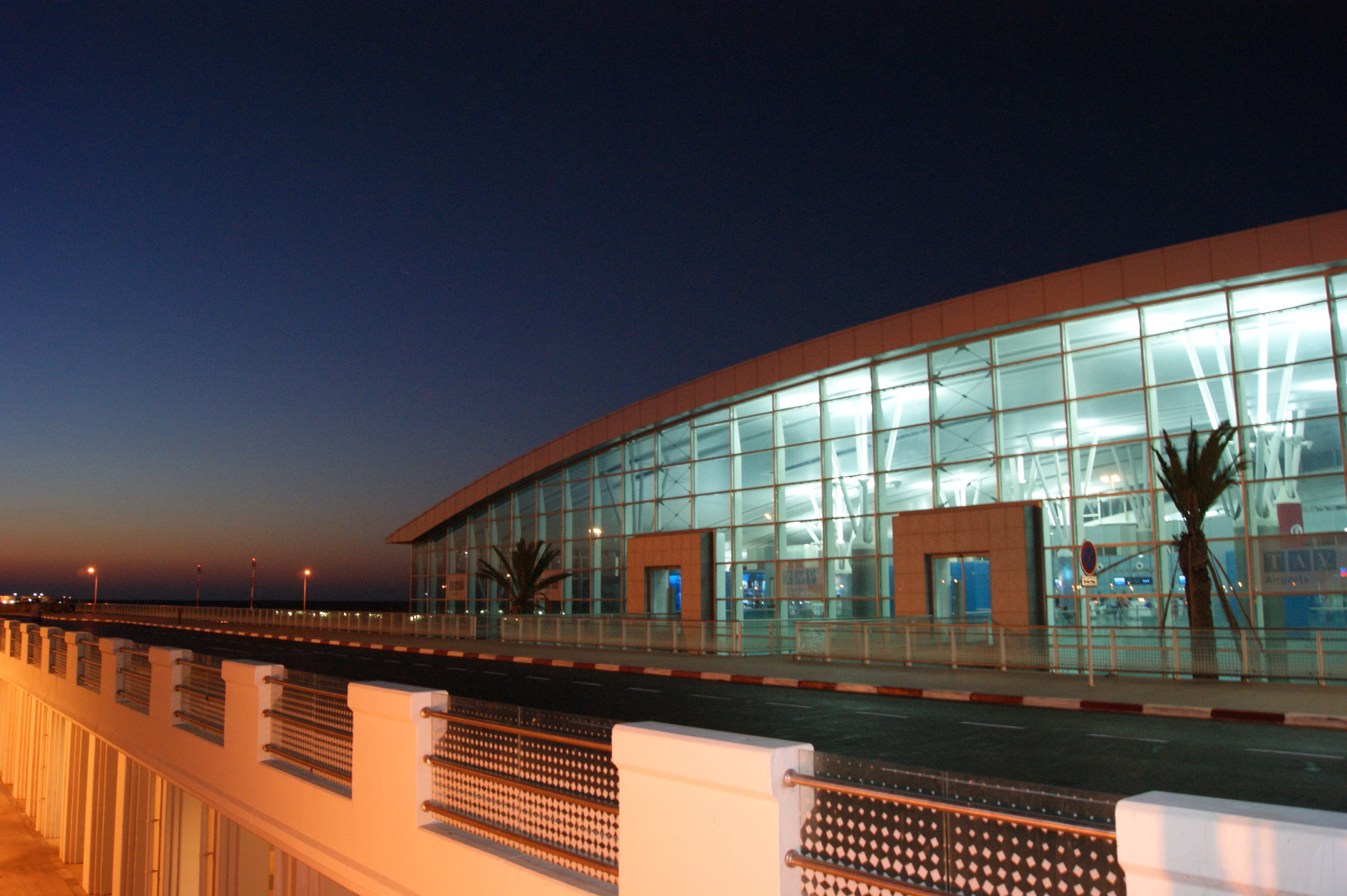 Тунис возобновит внутреннее авиасообщение