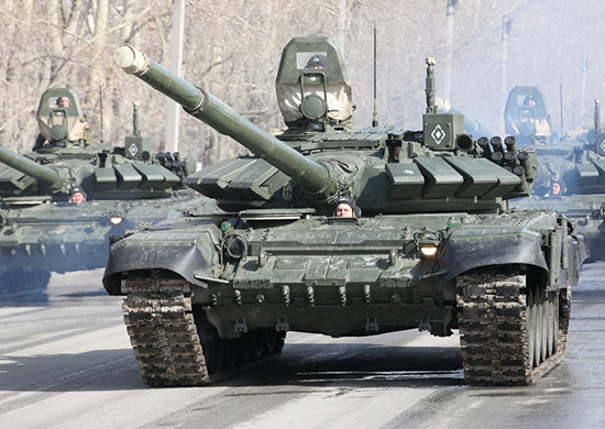В Параде Победы в Екатеринбурге впервые задействуют танки Т-80 и Т-72Б3М ЦВО