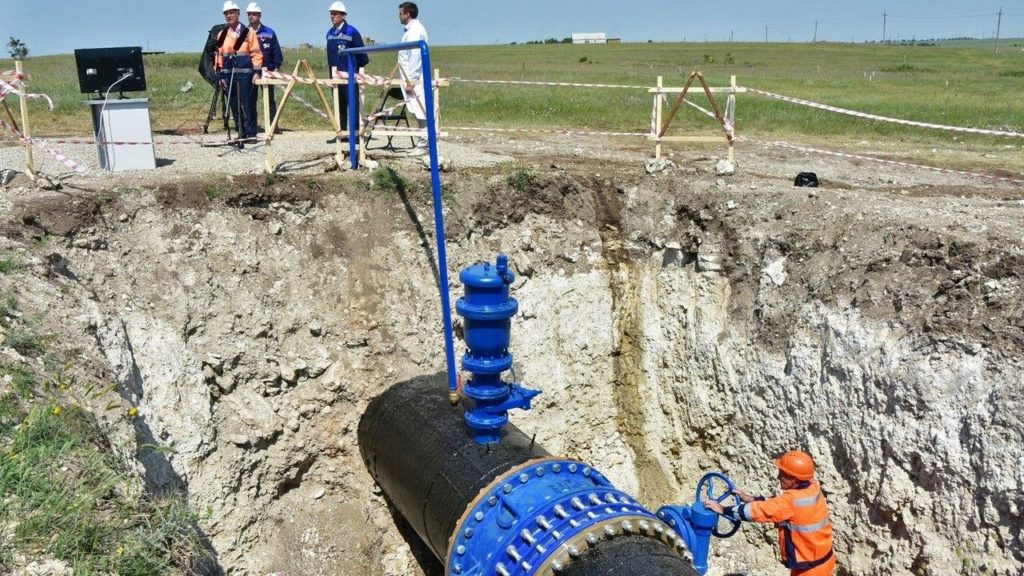 Вода из артезианских скважин будет идти по водопроводу Симферополя