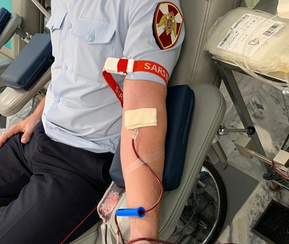Свыше 100 московских росгвардейцев сдали донорскую кровь