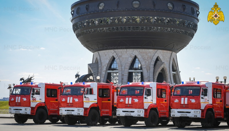 Спасателям Татарстана передали 33 новых пожарных машины
