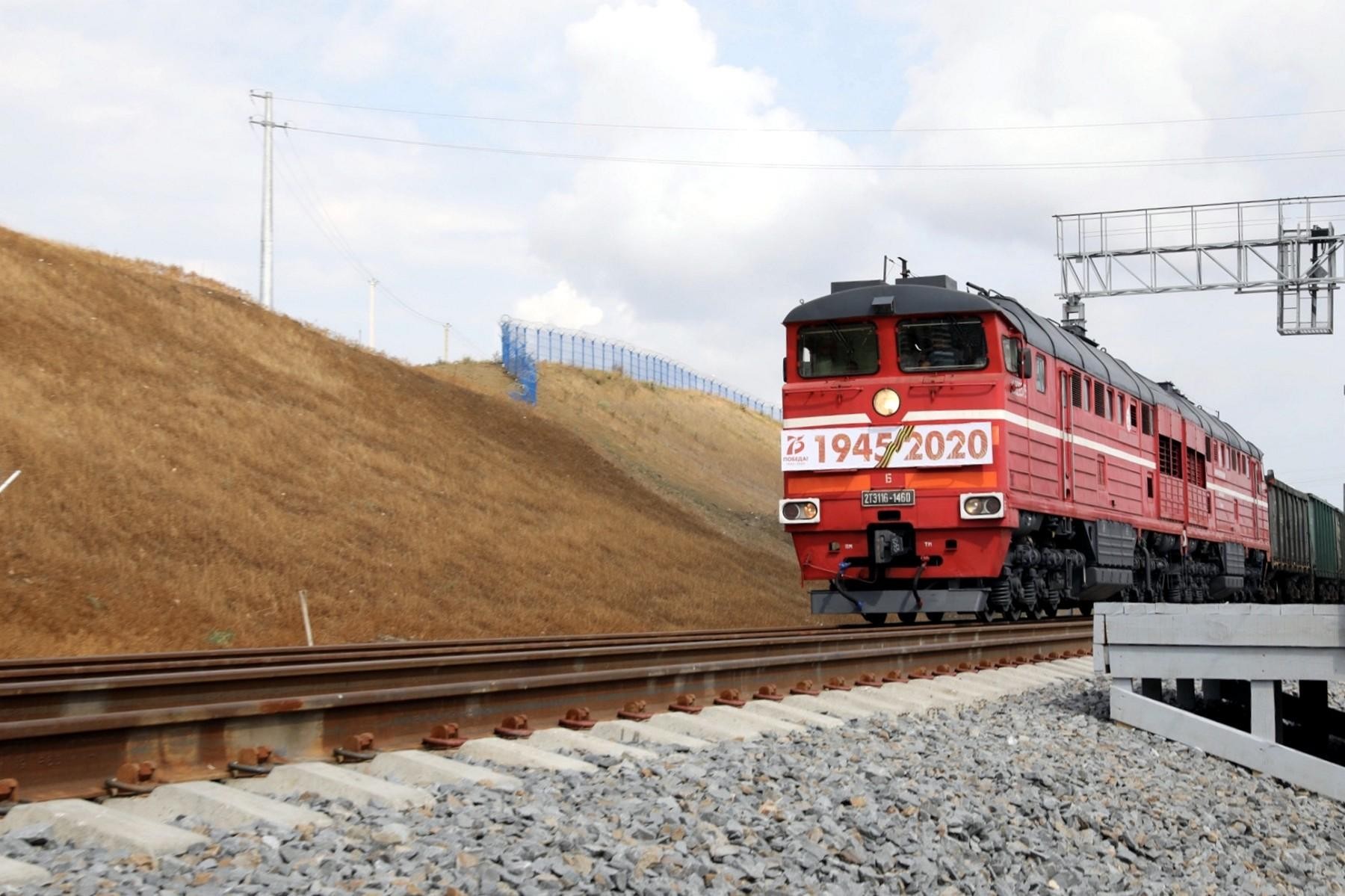 Открыто грузовое железнодорожное движение по Крымскому мосту