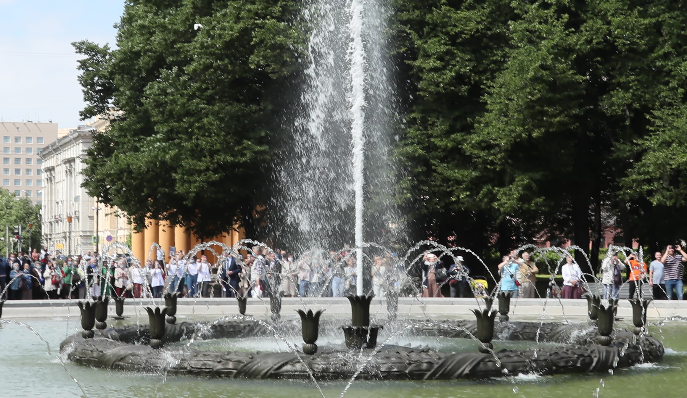 В Санкт-Петербурге открылся восстановленный фонтан «Слава»