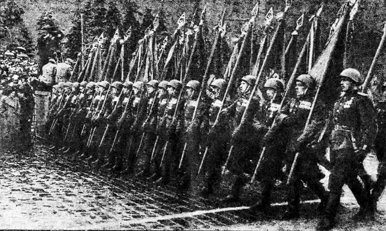 Первый парад Победы на Красной площади в 1945 году