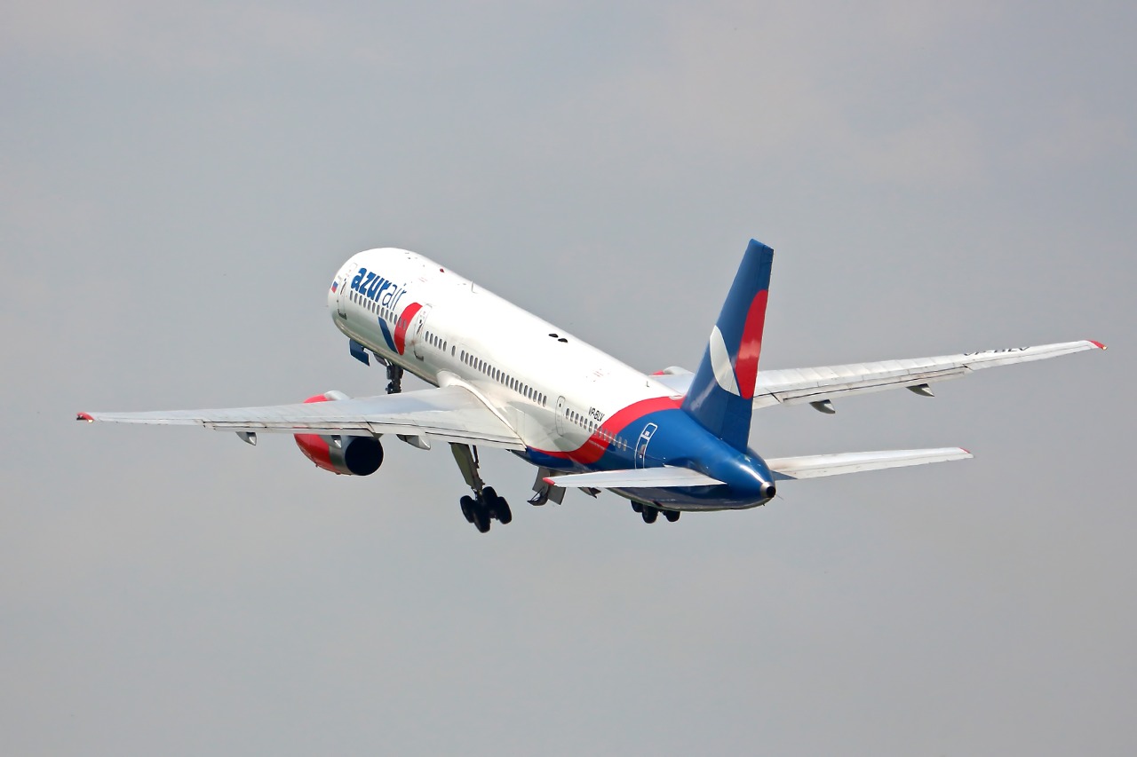 Azur air запускает прямые авиарейсы из Екатеринбурга в Москву