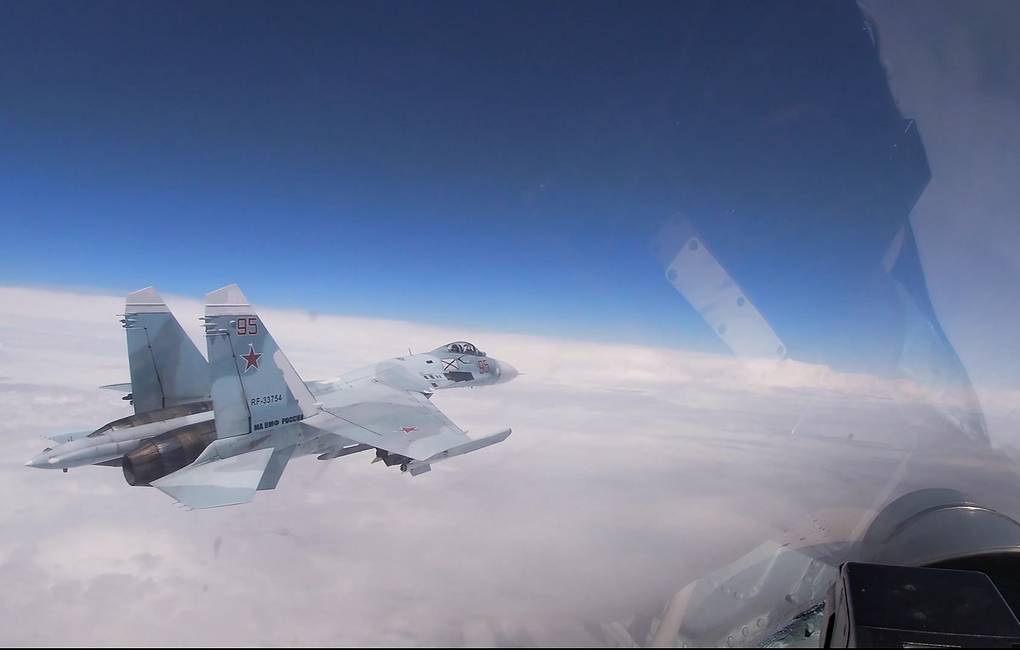 Истребитель Су-27 поднимался для перехвата самолёта-разведчика над Чёрным морем
