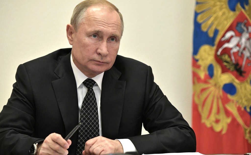 Путин подписал поправки об упрощенном получении гражданства РФ