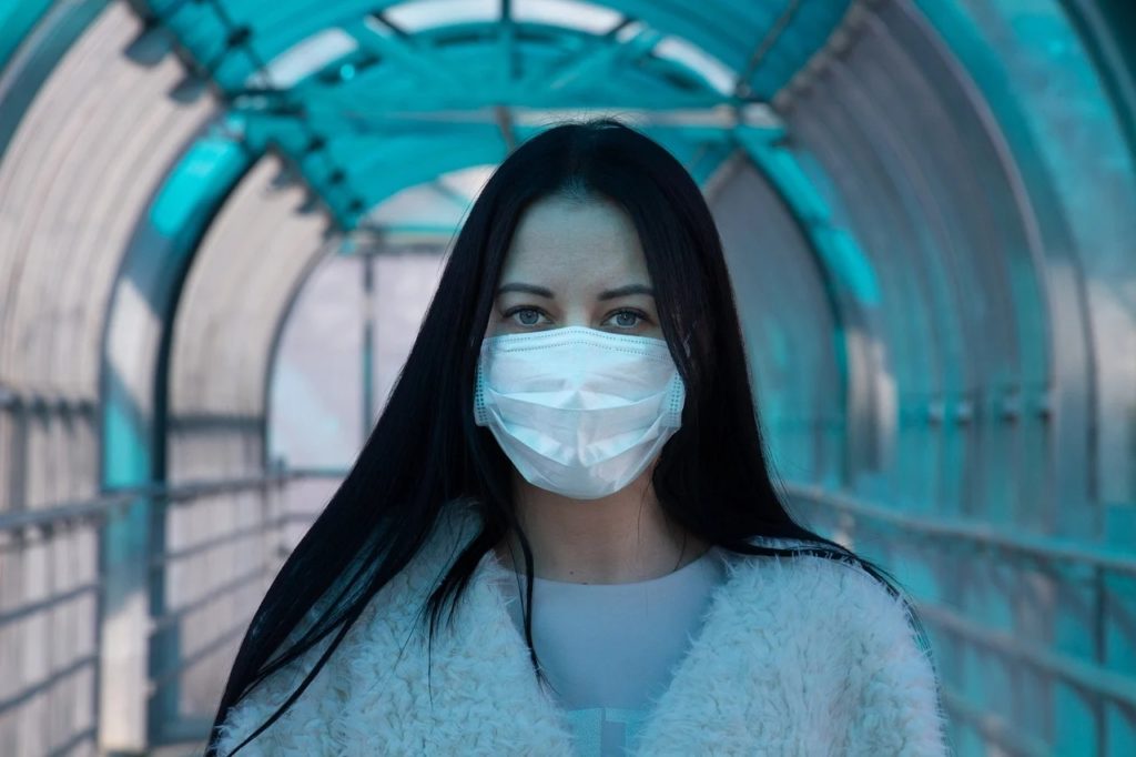 Студентов обяжут носить медицинские маски в новом учебном году