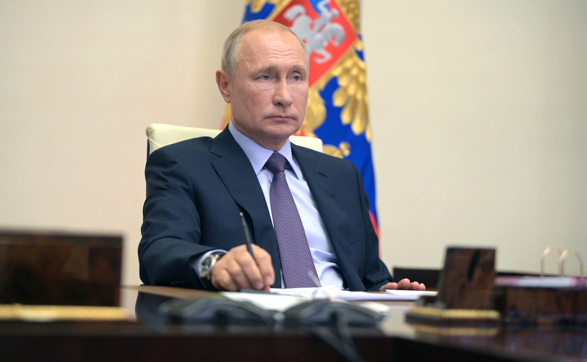 Путин одобрил усиление контроля за денежными операциями