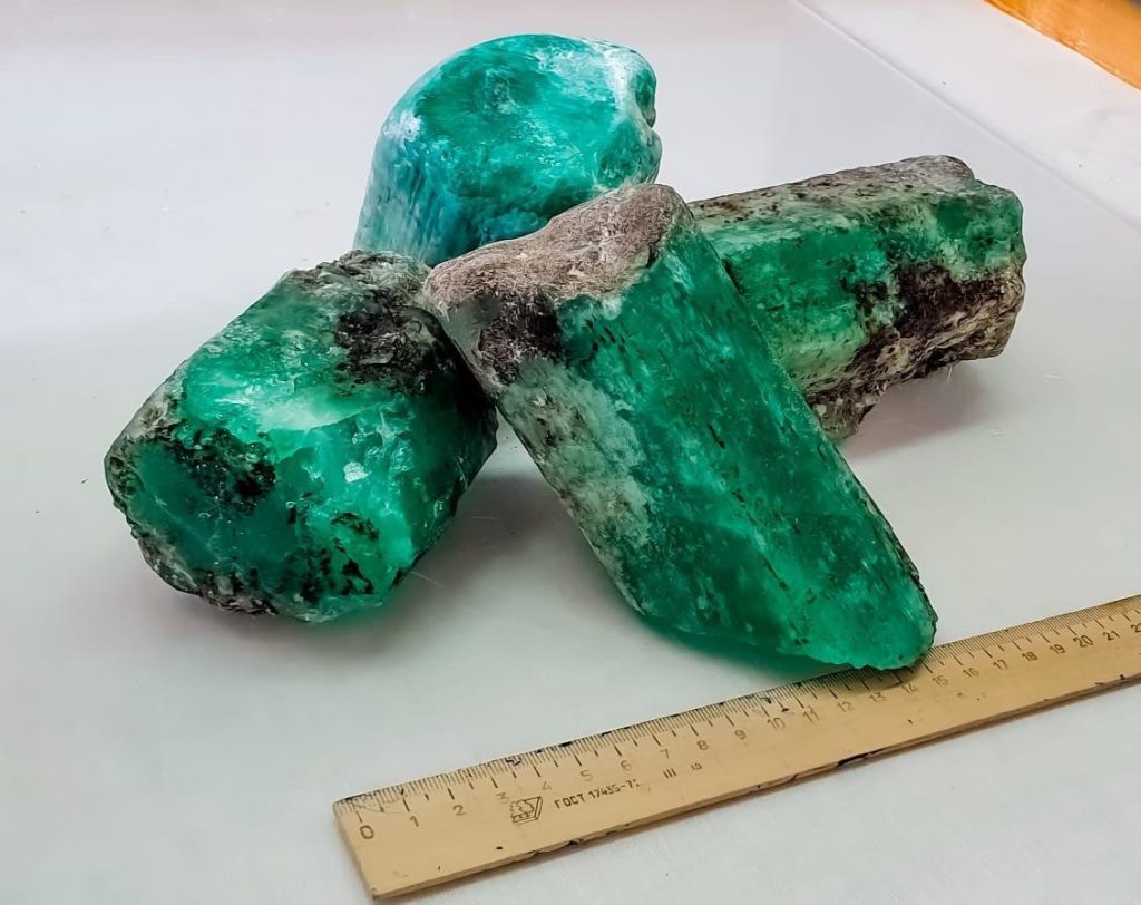 На Мариинском прииске найдено 4 крупных изумруда