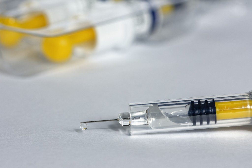 В США стартовал третий этап испытания антиковидной вакцины