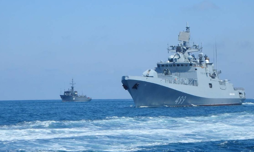 В честь Дня ВМФ в сирийском порту Тартус прошел парад российских кораблей