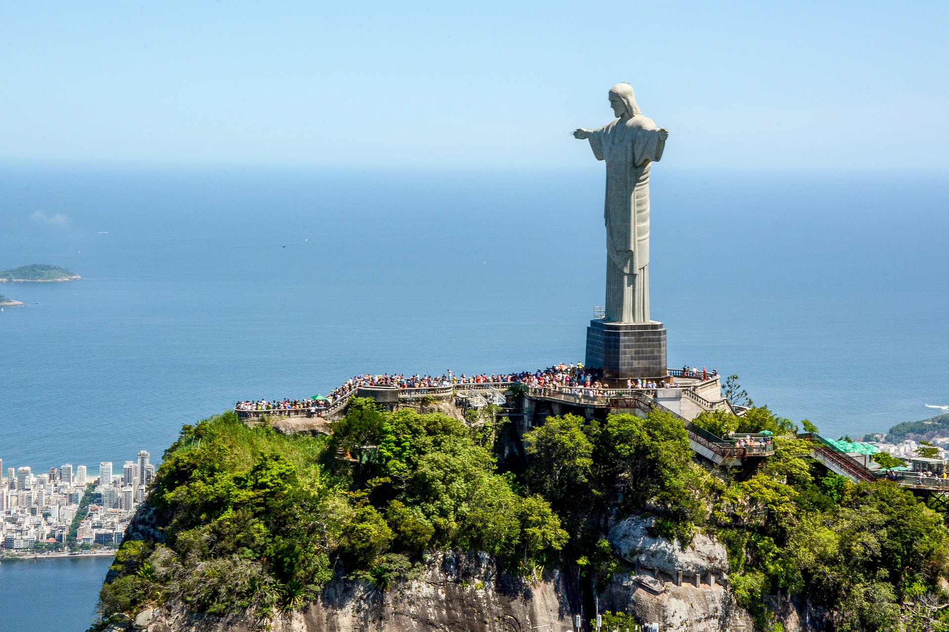 В Бразилии открыли для туристов статую Христа-Искупителя