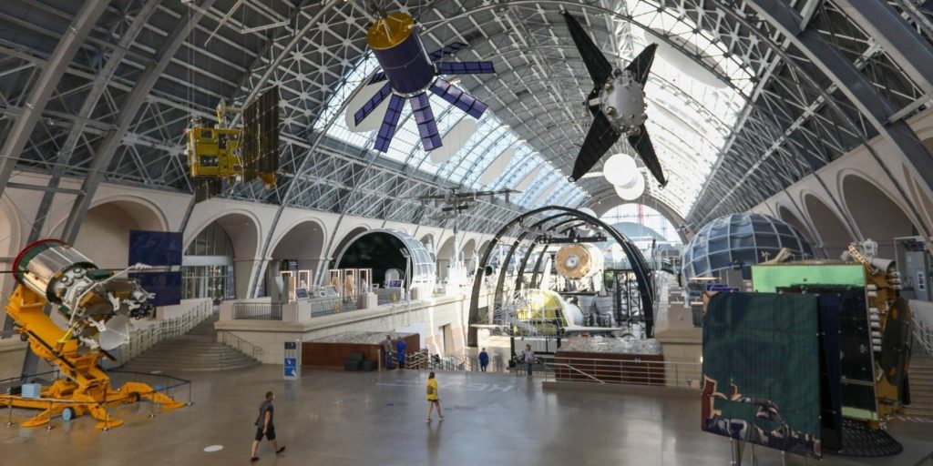 В центре «Космонавтика и авиация» отметят юбилей полета Белки и Стрелки