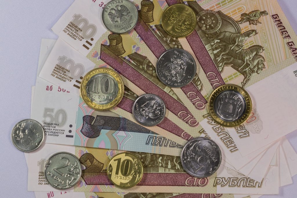 Минтруд РФ предложил повысить прожиточный минимум на 625 рублей