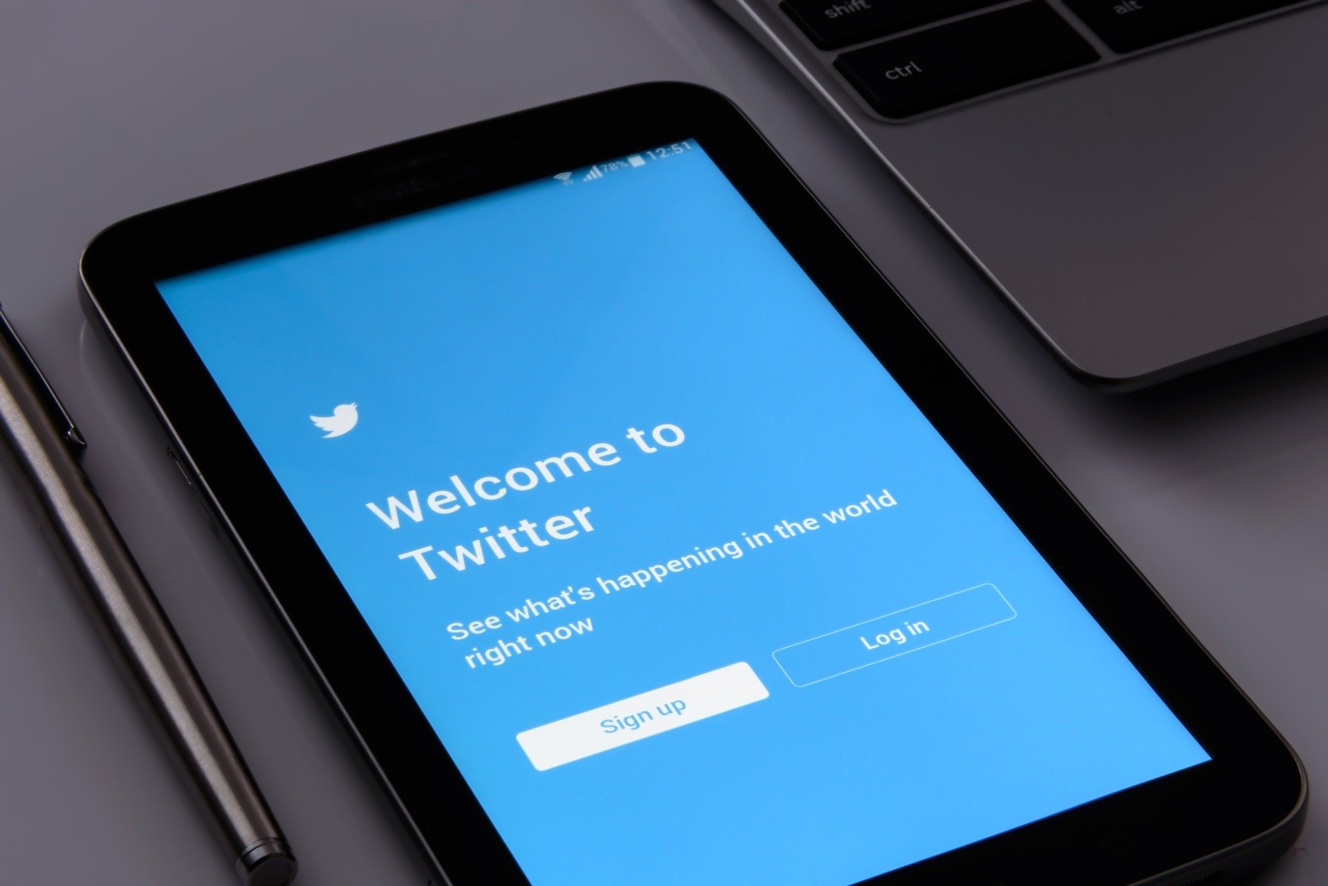 Twitter позволил ограничивать способных отвечать на записи лиц