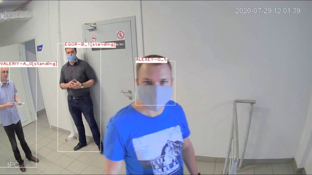 Российские ученые создали новую систему распознавания лиц под медицинской маской