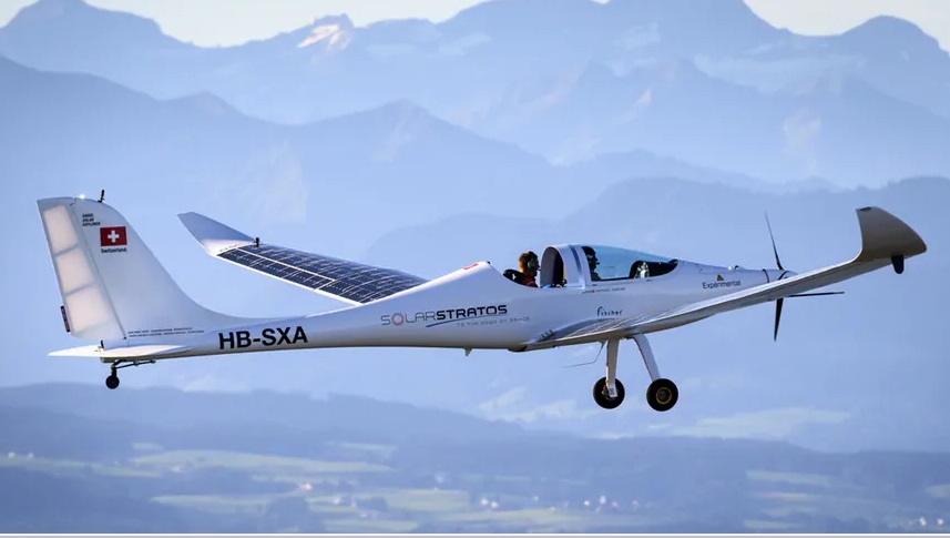 Впервые в мире совершен прыжок с самолета на солнечных батареях