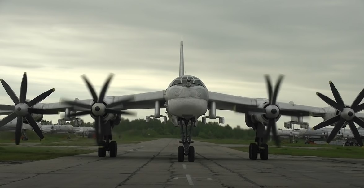 Испытания модернизированного стратегического бомбардировщика Ту-95МСМ начнутся в августе