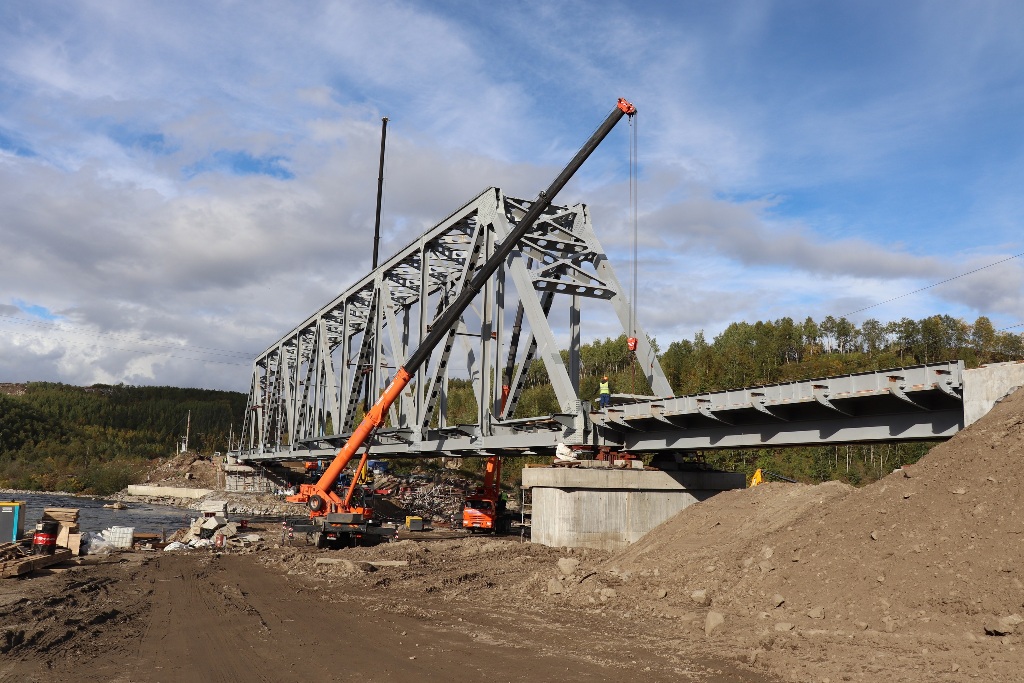 Под Мурманском продолжается строительство нового моста через реку Кола