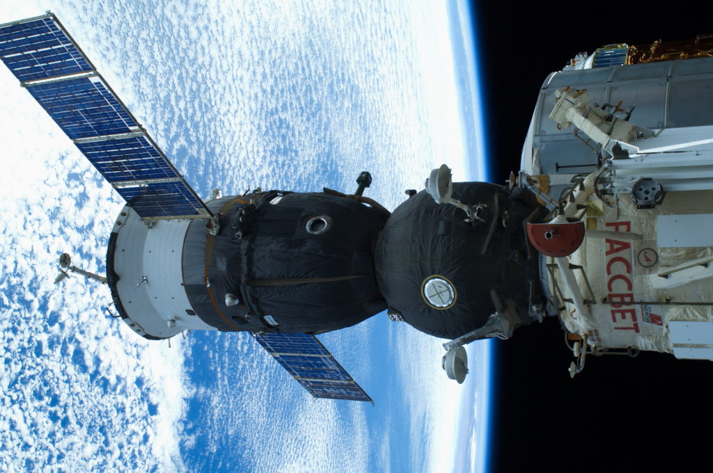 Экипаж МКС вновь самоизолируется для поиска источника утечки воздуха