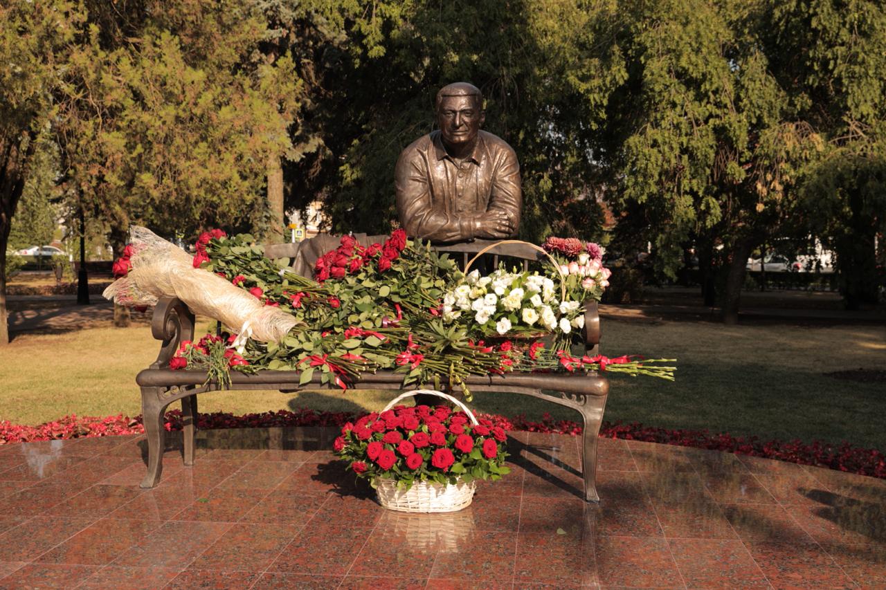 В Ставрополе открыли памятник бывшему мэру Андрею Джатдоеву