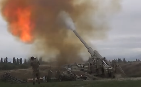 В Нагорном Карабахе продолжаются бои с использованием артиллерии