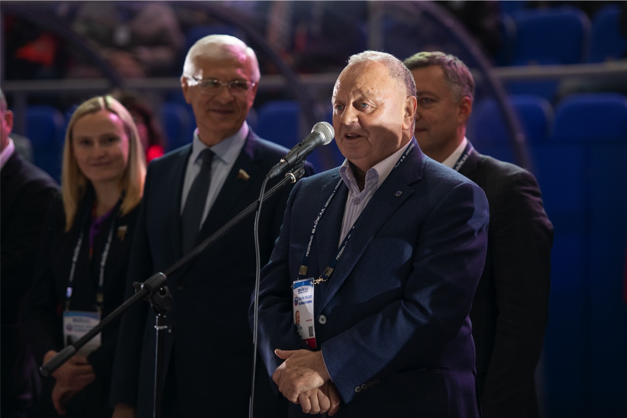 Скрынник переизбран на пост президента Федерации хоккея с мячом России