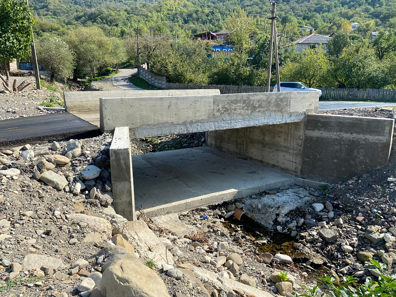 В сочинском ауле восстановили два моста