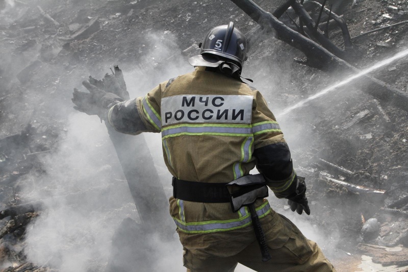 Огнеборцы пытаются потушить десять пожаров в природной зоне Якутии